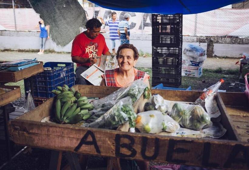 ユースホステル Spanish By The River   Turrialba