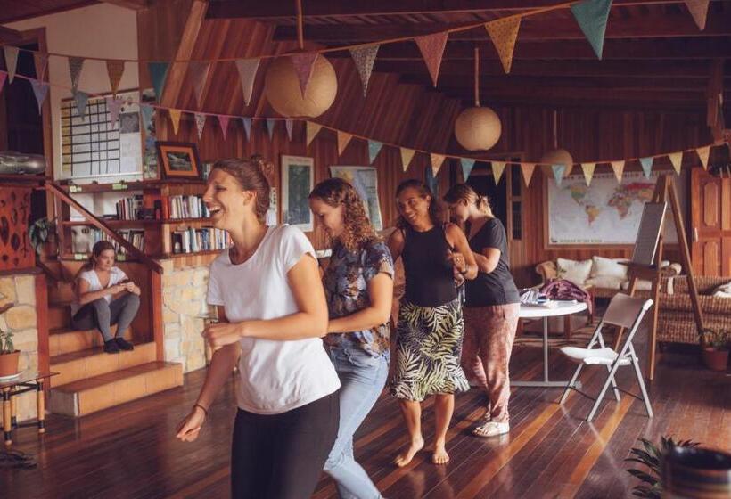 ユースホステル Spanish By The River   Turrialba