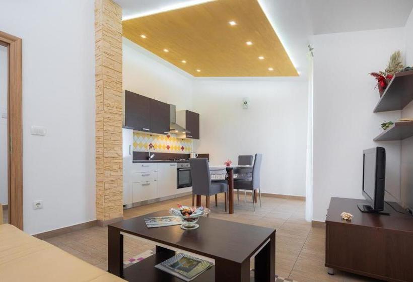 هتل Apartments Vukovic