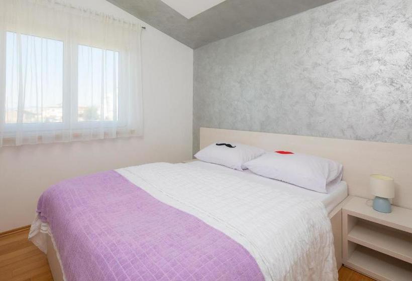 هتل Apartments Vukovic