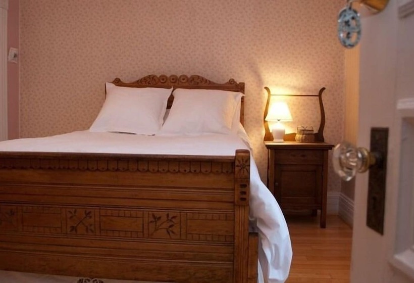 هتل Au Clos Rolland Couette & Cafe