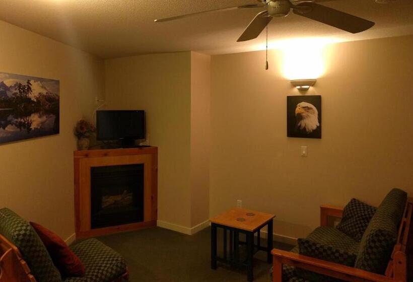 فندق Cedar Wood Lodge Bed & Breakfast Inn