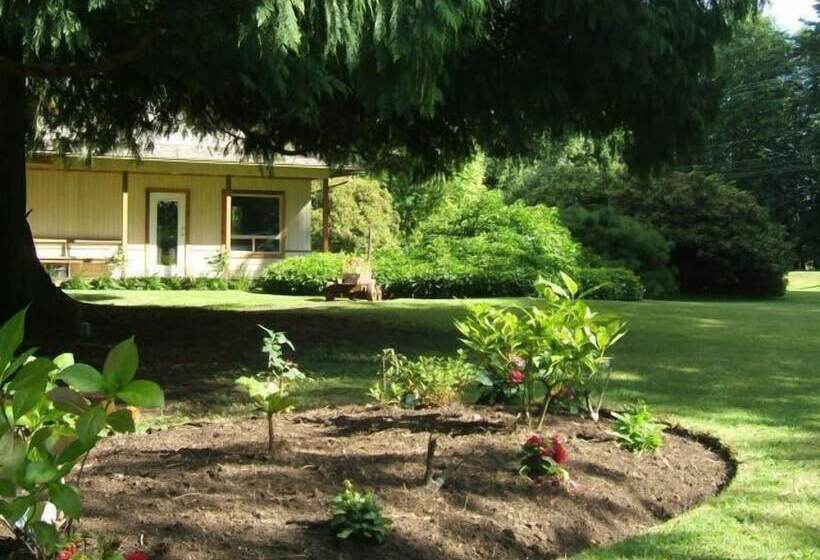 فندق Cedar Wood Lodge Bed & Breakfast Inn
