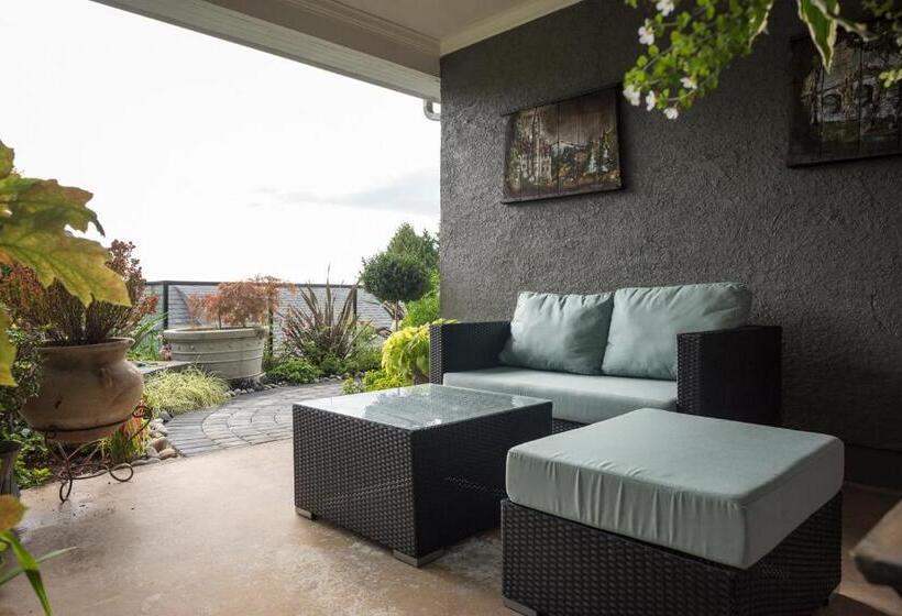 هتل Crystal S View Bed & Breakfast