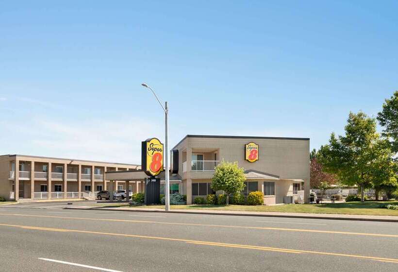 هتل Super 8 By Wyndham Windsor/dougall