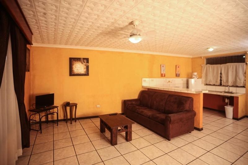 Melrost Airport Bed & Breakfast