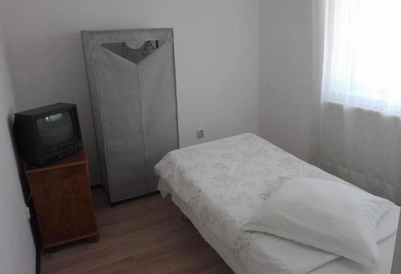 Alfredo Hostel