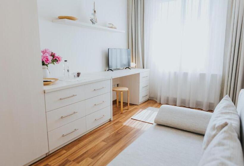تختخواب و صبحانه Camelia's Cozy Place