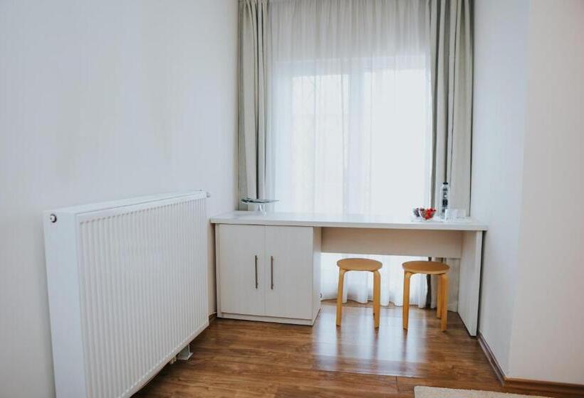 تختخواب و صبحانه Camelia's Cozy Place