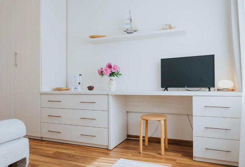 تختخواب و صبحانه Camelia's Cozy Place