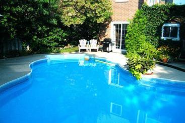 هتل Creekside B&b