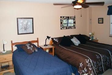 هتل Creekside B&b