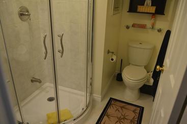 هتل Creekside B&b