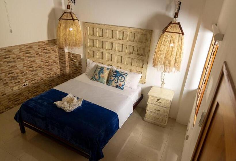 هتل Galapagos Planet