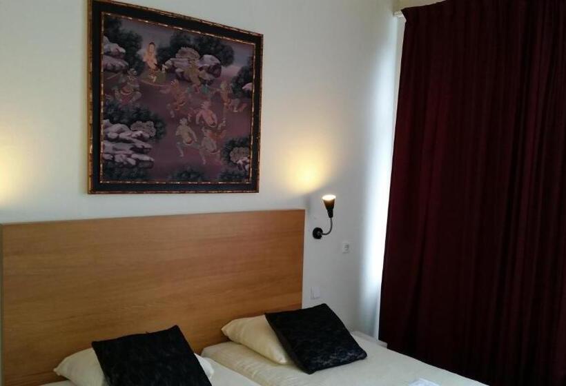 هتل Holland Lodge