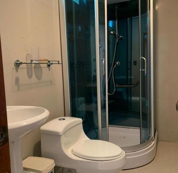 فندق La Cascada   Lago Agrio