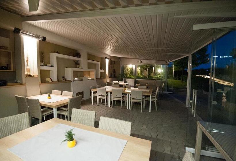تختخواب و صبحانه Bruxelles Guesthouse Craiova