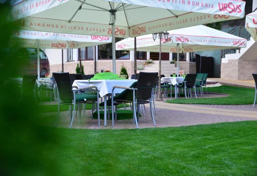 تختخواب و صبحانه Pensiune Restaurant Flamingo