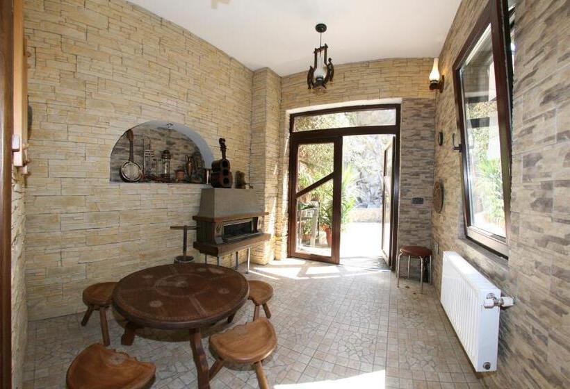 هتل City Garden Rooms And Apartments