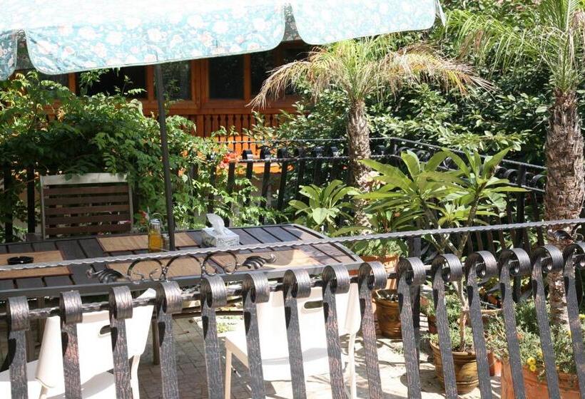 هتل City Garden Rooms And Apartments