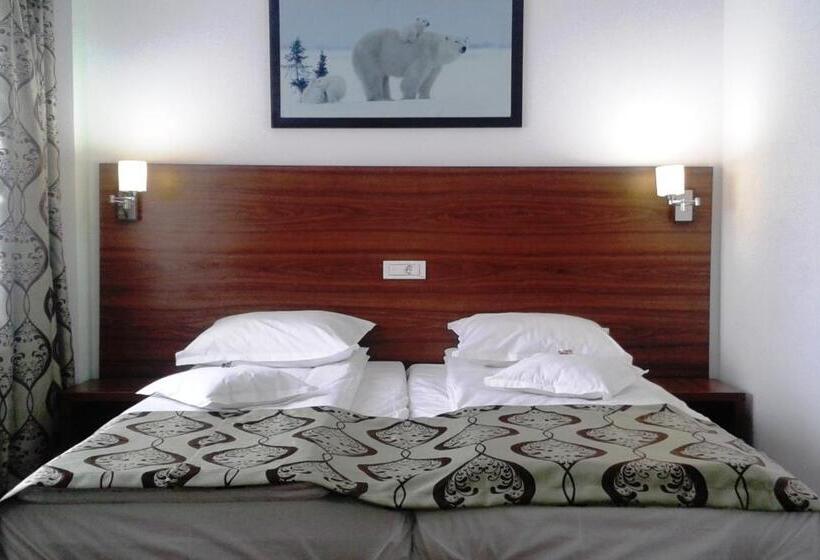 هتل Hostel Orhideea