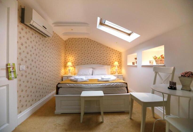 هتل Les Jardins Carol