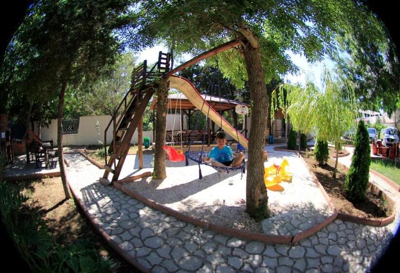 استراحتگاه Vila Casa Leul