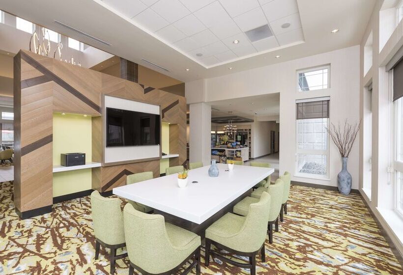 هتل Hilton Garden Inn Grand Rapids East