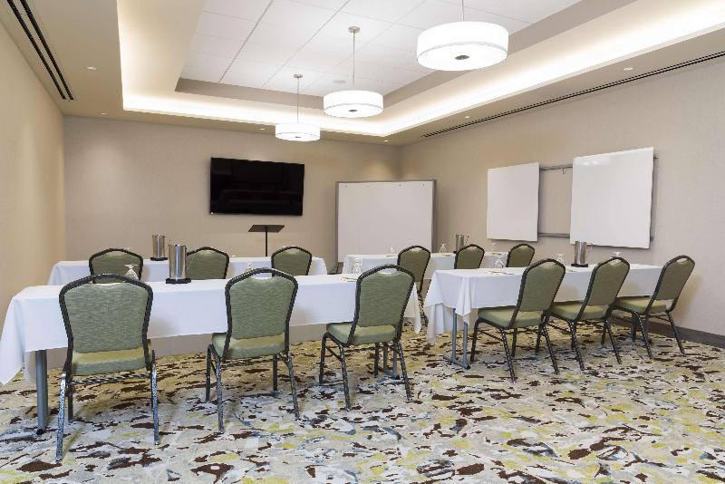 هتل Hilton Garden Inn Grand Rapids East