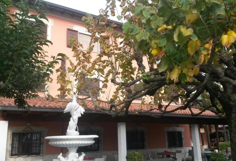 ホテル Ristorante Albergo San Michele
