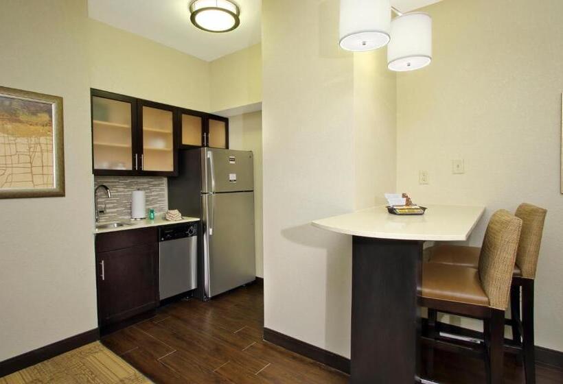 هتل Staybridge Suites   Odessa   Interstate Hwy 20, An Ihg