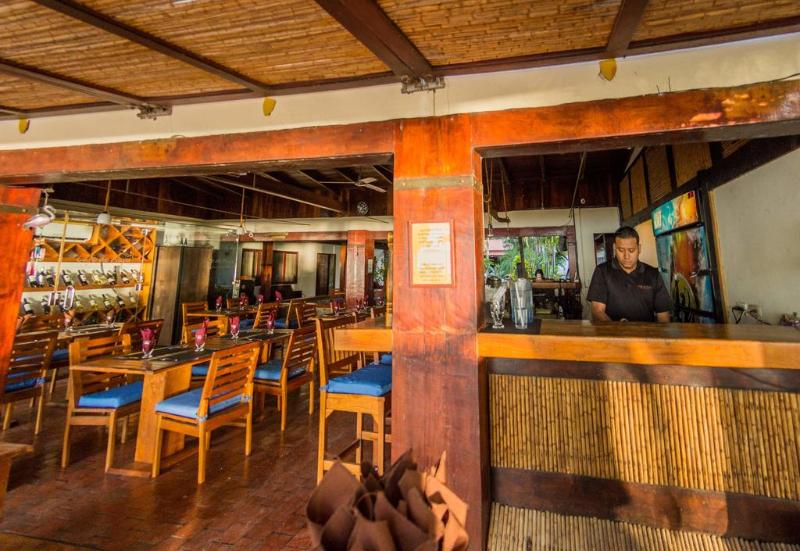 استراحتگاه Café De Playa Beach Front
