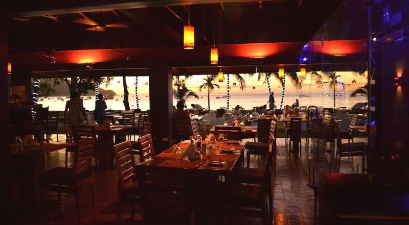 استراحتگاه Café De Playa Beach Front