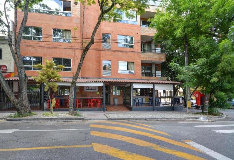 هاستل International House Co Living