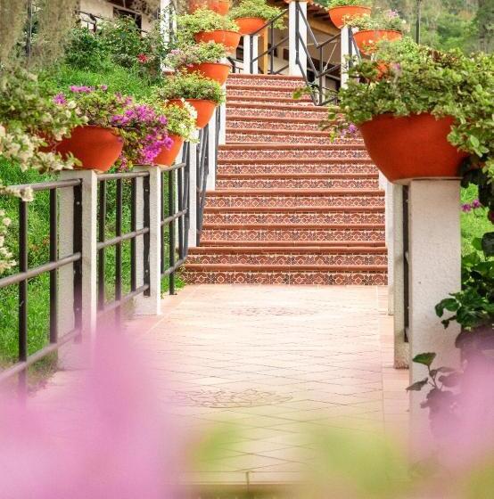 هتل La Montaña San Gil