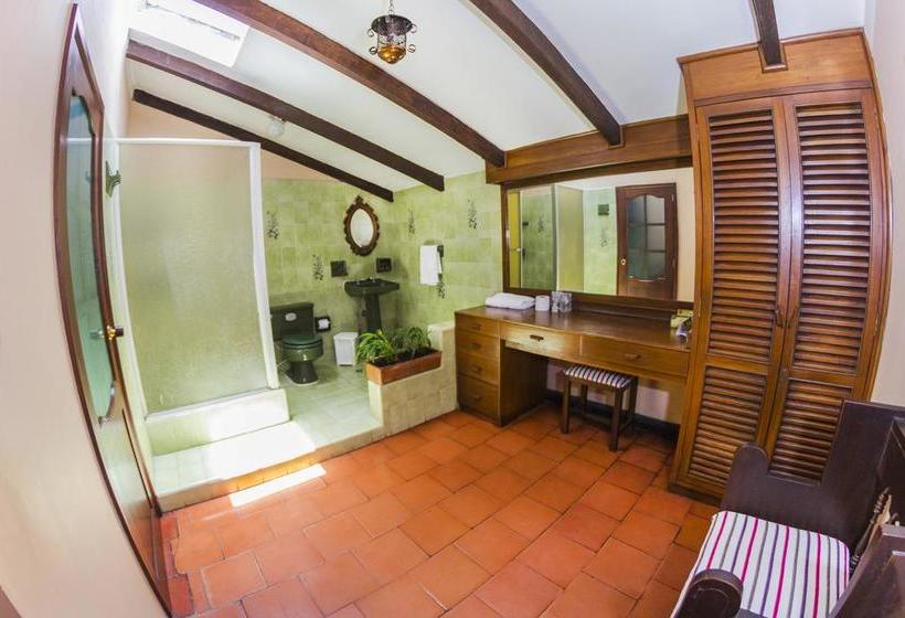 هتل Hostal Balcony