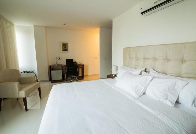 هتل Parque Del Sol