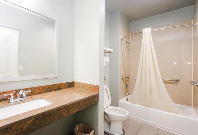 מוטל Econo Lodge Inn & Suites