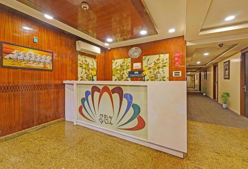 هتل Super Townhouse Anna Salai