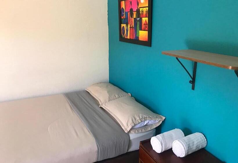 هاستل Hostal El Hangar