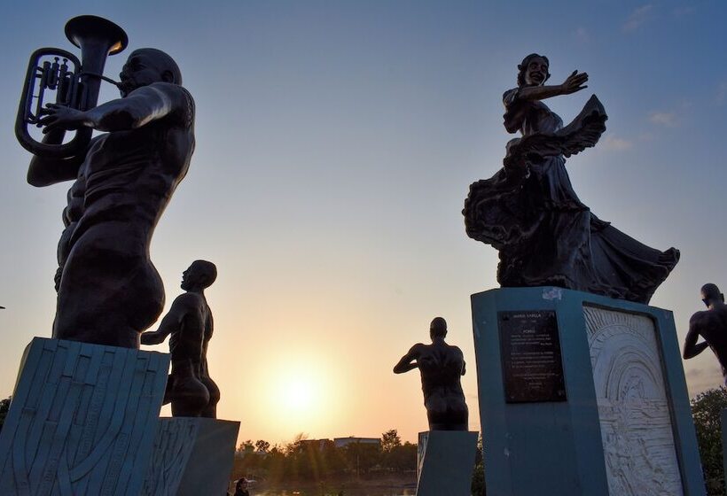 هتل Cinco Monteria