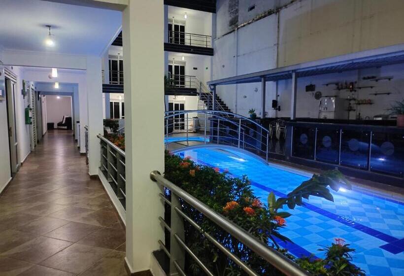 هتل Confort Plaza