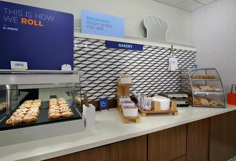 فندق Holiday Inn Express & Suites Columbus North By Ihg