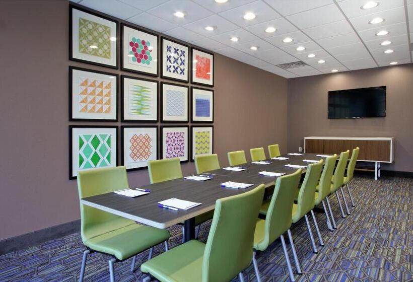 فندق Holiday Inn Express & Suites Columbus North By Ihg