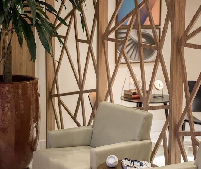 ホテル Intercity Cidade Baixa