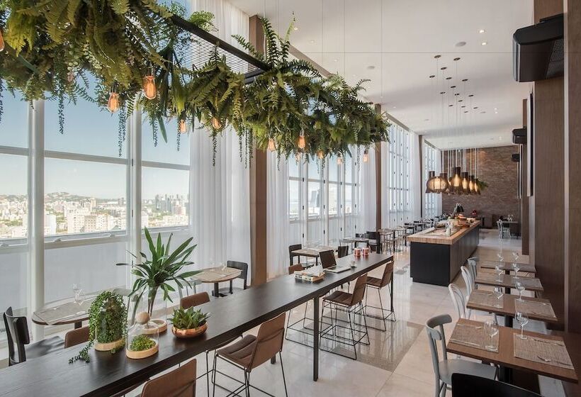 ホテル Intercity Cidade Baixa