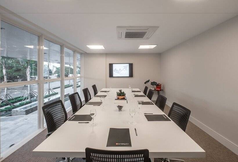 ホテル Intercity Cidade Baixa