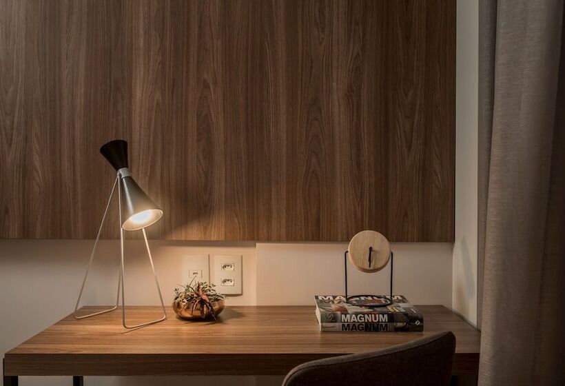 ホテル Intercity Cidade Baixa