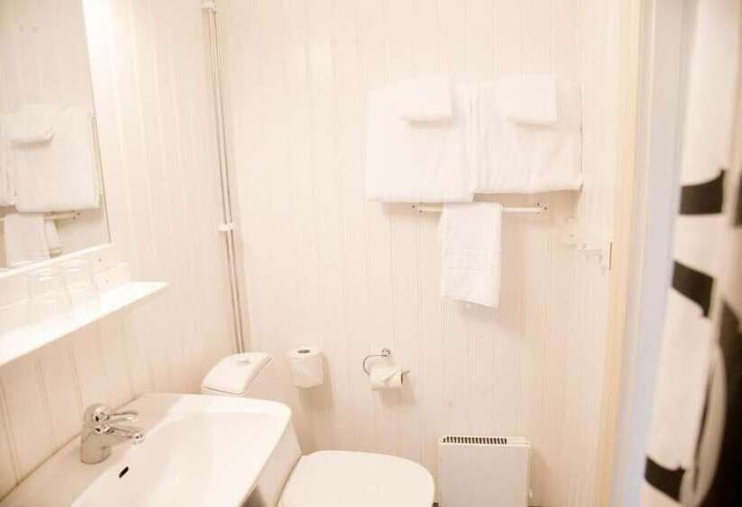 هتل Stiftsgården Hostel Skellefteå