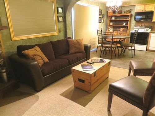 فندق Three Seasons Condo